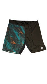 Bermuda Masculina Tactel com Fendas – Estampa Abstrata