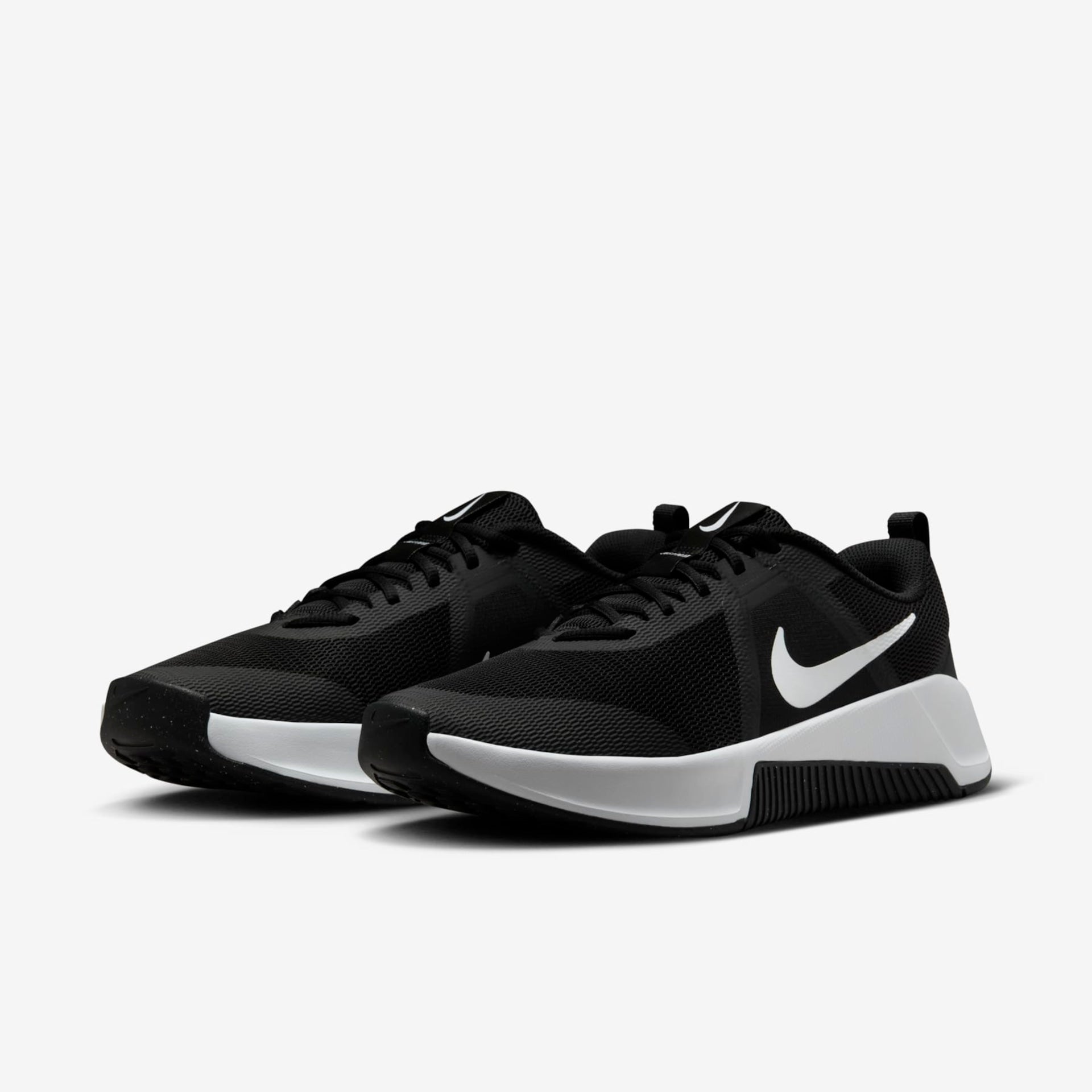 Tênis de Corrida M Nike MC Trainer 3 - Preto / Branco - Unissex