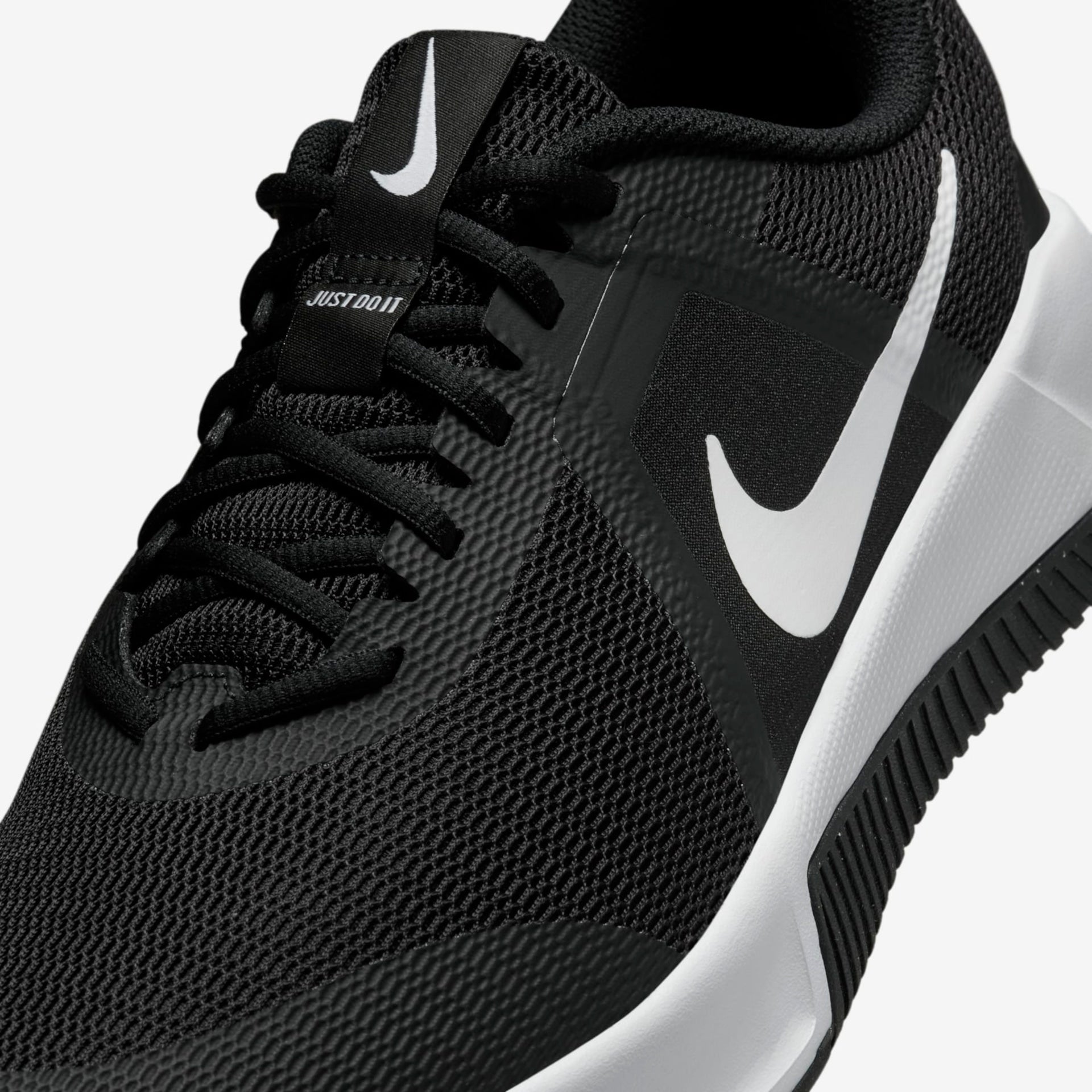 Tênis de Corrida M Nike MC Trainer 3 - Preto / Branco - Unissex