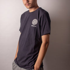 Camiseta RVCA Pin Clube - Preto